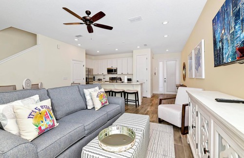 West Kissimmee Cottage | Vivid Villa near Disney with Margaritaville Resort Access - 2980CS