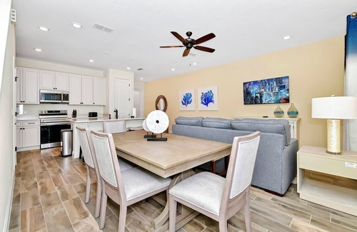 West Kissimmee Cottage | Vivid Villa near Disney with Margaritaville Resort Access - 2980CS