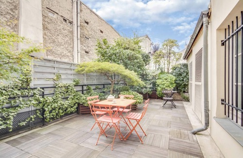 Vivienne Apartment | Vivienne 2 Bedroom Apartment Near Sentier Metro