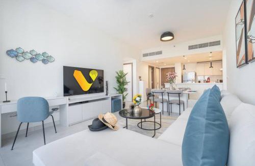 Bur Dubai Apartment | Vogue Al Wasl 1 Residence West 13th Floor with Large Balcony for view of Sheikh Zaid Road and One Za'abeel Tower and Burj Khalifa, Walkable to Metro with Easy Access to Sheikh Zayed Road & Dubai World Trade Centre