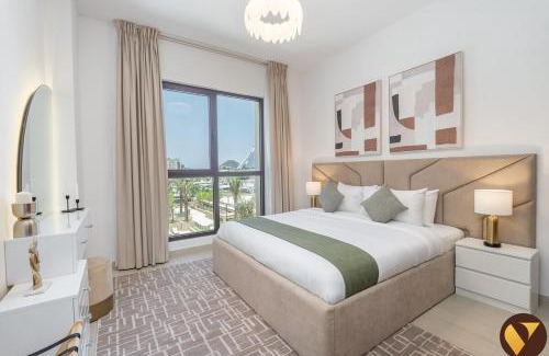 Umm Suqeim 3 Apartment | Vogue Madinat Jumeirah Living with Pool View and Balcony - brand new