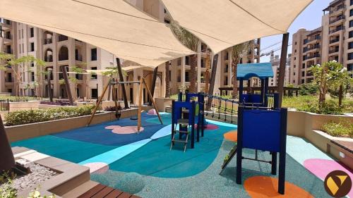 Umm Suqeim 3 Apartment | Vogue Madinat Jumeirah Living with Pool View