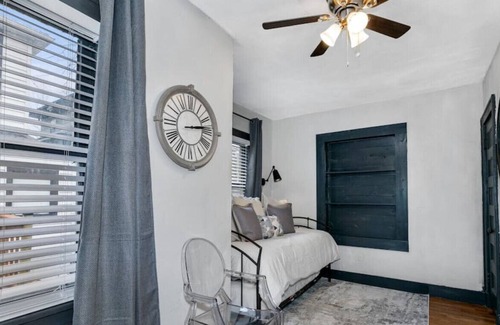 Kansas City Apartment | VOLKER 41: 2bd/1ba