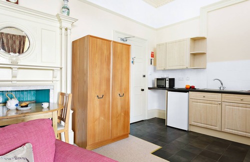 Torquay City Centre Apartment | Vomero Holiday Apartments: Ground Floor Garden View & Terrace Apt Torquay Devon