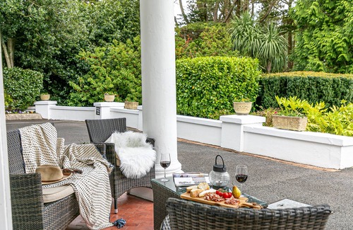 Torquay City Centre Apartment | Vomero Holiday Apartments: Ground Floor Garden View & Terrace Apt Torquay Devon