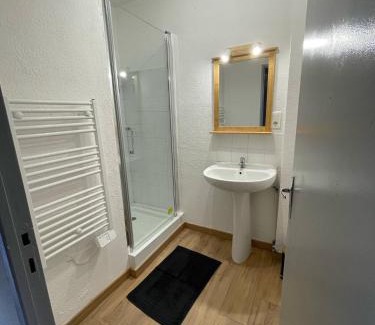 Riez Apartment | Vous viendrez vivre ici 2 pièces champ de blé garage à moto
