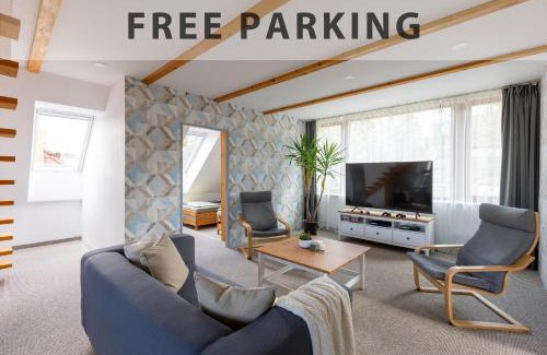 Prague 13 Apartment | VOUSATÁ DÁMA - PS3 - Parking free