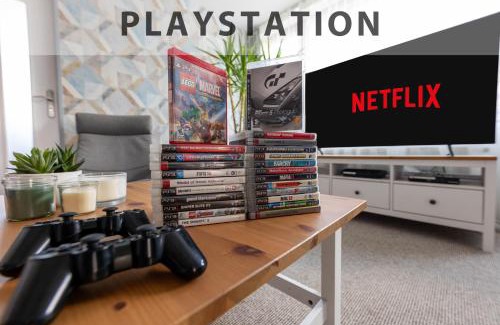 Prague 13 Apartment | VOUSATÁ DÁMA - PS3 - Parking free