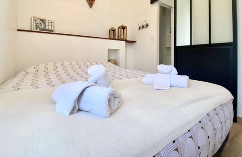 Montauban Apartment | Voyage au canal with private parking and air conditioning