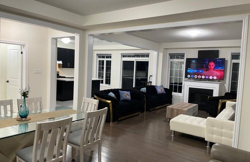 Brampton House | VRBO 6 Bedroom 3.5 Bath Awesome Corner Property for SHORT TERM RENTAL