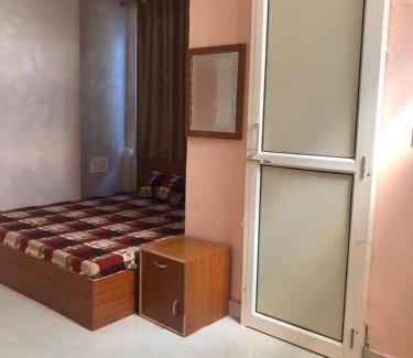 Vrindavan Hotel | VRINDAVAN HOTEL SARASWATI DEVI ATITHI BHAWAN - Near Prem Mandir & Isckon Temple- #Free Wi-Fi #Parking #Fully Air Conditioning #Room Service #Premium Hotel In Vrindavan