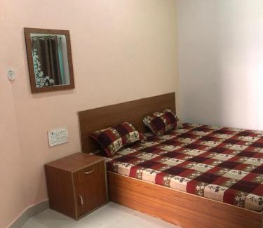 Vrindavan Hotel | VRINDAVAN HOTEL SARASWATI DEVI ATITHI BHAWAN - Near Prem Mandir & Isckon Temple- #Free Wi-Fi #Parking #Fully Air Conditioning #Room Service #Premium Hotel In Vrindavan