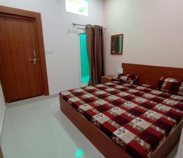 Vrindavan Hotel | VRINDAVAN HOTEL SARASWATI DEVI ATITHI BHAWAN - Near Prem Mandir & Isckon Temple- #Free Wi-Fi #Parking #Fully Air Conditioning #Room Service #Premium Hotel In Vrindavan