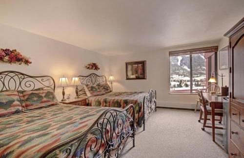 Copper Mountain Village Hotel | Vs645H Village Square Hotel Room