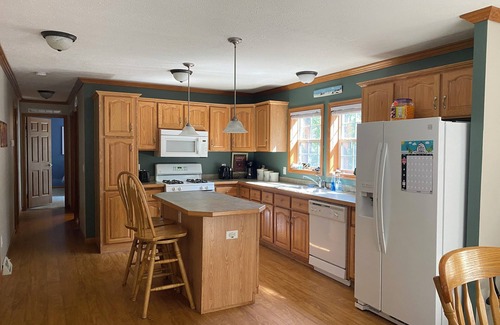 Pittsfield House | VT Cabin, close to Killington Mountain and lakes.
