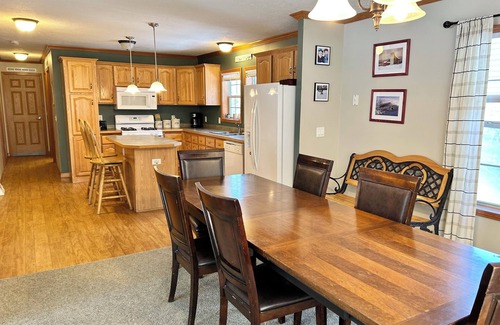 Pittsfield House | VT Cabin, close to Killington Mountain and lakes.