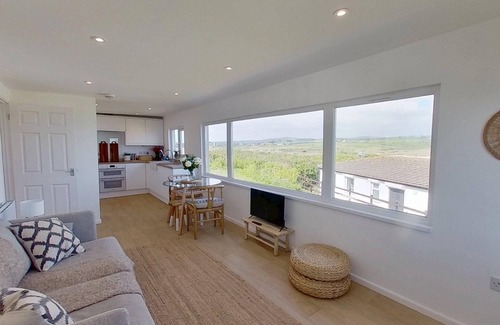 Hayle Ski Chalet | Vu an Tecca enjoys spectacular sea views and is newly refurbished.