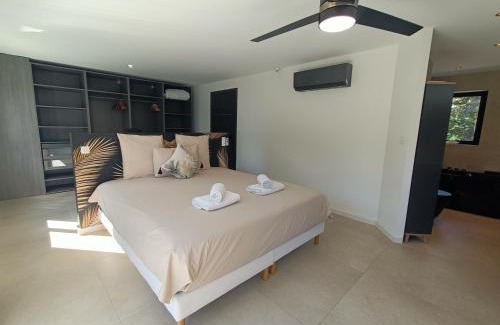 Les Sablettes Villa | Vue et emplacement d'exception à 20 m de la plage des Sablettes