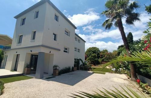 Les Sablettes Villa | Vue et emplacement d'exception à 20 m de la plage des Sablettes