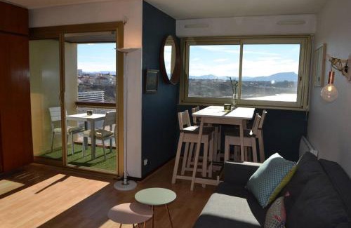 Biarritz City Centre Apartment | VUE EXCEPTIONNELLE SUR L’OCEAN STUDIO 2/4 pers