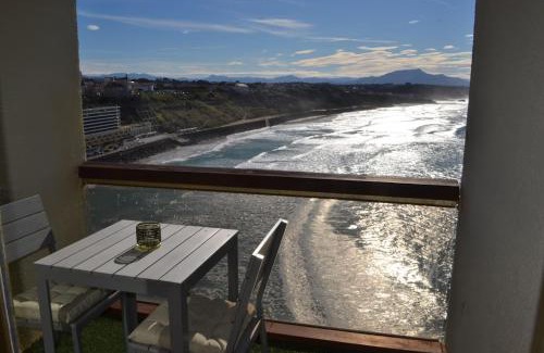 Biarritz City Centre Apartment | VUE EXCEPTIONNELLE SUR L’OCEAN STUDIO 2/4 pers