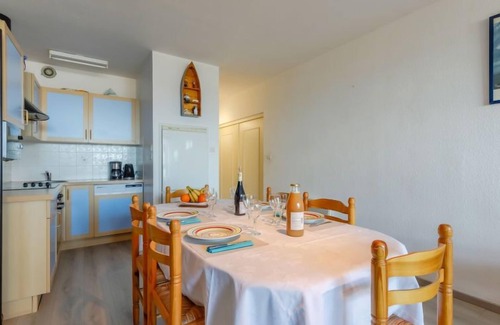 Saint-Jean-de-Monts Apartment | Vue Mer -Apt 2 pièces+alcove-5 pers. by Interhome