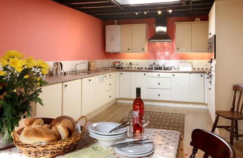 Llanwrthwl House | Vulcan Lodge Cottages
