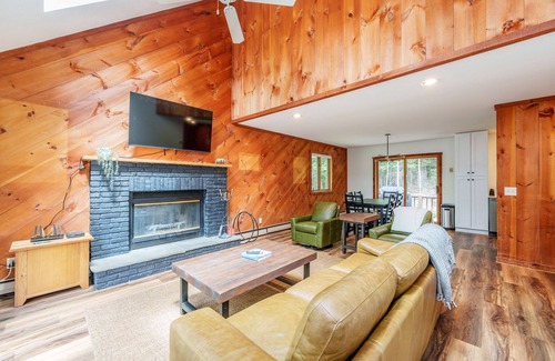 West Dover Ski Chalet | W. Dover Lodge 5 Miles from & Views of Mt. Snow