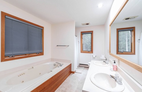 West Dover Ski Chalet | W. Dover Lodge 5 Miles from & Views of Mt. Snow