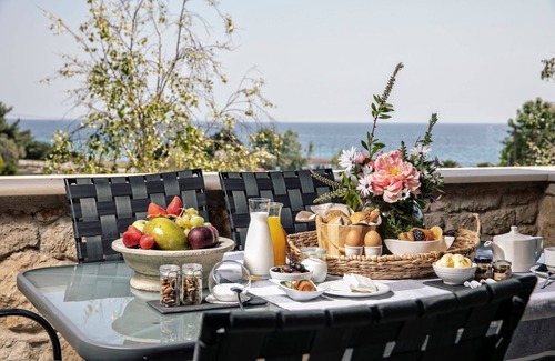 Nea Skioni Villa | (w) Halkidiki Blue Villa with Guest Studio | Kassandra