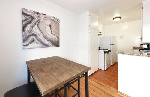 Hollywood Apartment | W2- Charming 1-bedroom apartment in welcoming Los Angeles with WiFi