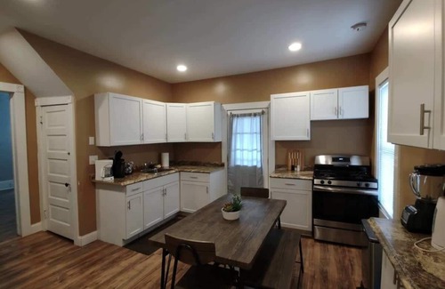 Cleveland House | W33 Entire House| 6BR | Sleeps upto 14!