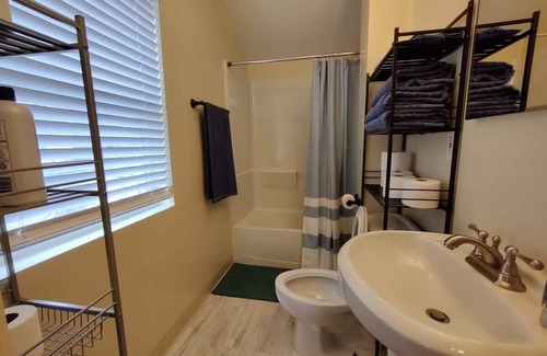 Cleveland House | W33 Entire House| 6BR | Sleeps upto 14!