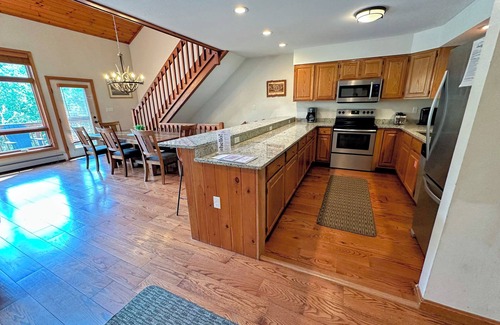 Bretton Woods House | W61 Fully Renovated Townhouse in Bretton Woods with AC, fast WiFi!