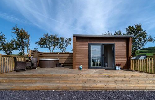 Eglwysbach Cabin | Waenfechan Glamping with Hot Tubs