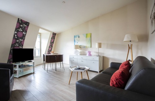 Quartier de la Plaine-de-Monceaux Apartment | Wagram Arc de Triomphe les Champs Elysées