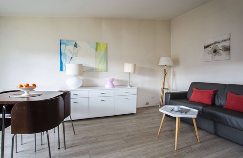 Quartier de la Plaine-de-Monceaux Apartment | Wagram Arc de Triomphe les Champs Elysées