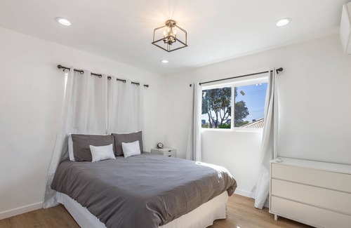 Kaimuki House | Waikiki and Diamond Head Views with Modern 3Bed/2Bath