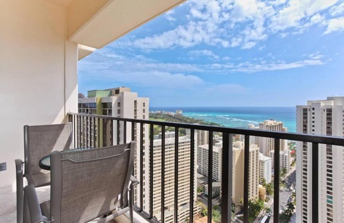 Waikiki Bed & Breakfast | Waikiki Banyan #3810-T2