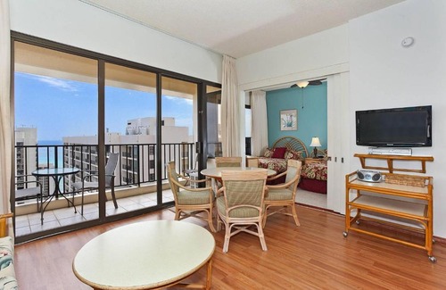 Waikiki Bed & Breakfast | Waikiki Banyan #3810-T2