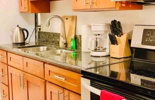 Waikiki Condo | Waikiki Banyan Ocean View Apt - Free Parking