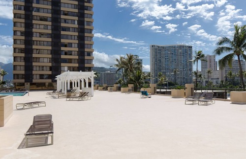 Waikiki Apartment | Waikiki Convention Center Studio with views from picturesque 35th floor