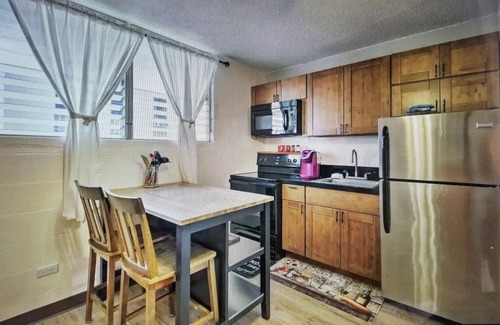 Waikiki Apartment | Waikiki Fully Furnished w/pool - walk to beach!