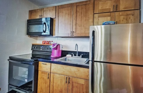 Waikiki Apartment | Waikiki Fully Furnished w/pool - walk to beach!