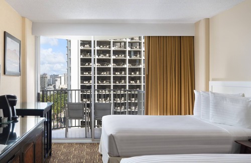 Waikiki Hotel | Waikiki Getaway! Private Balcony, Parking! Close to Honolulu Zoo & Kuhio Beach!