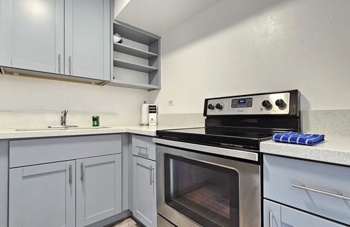 McCully - Moiliili Apartment | Waikiki Studio Apartment with great Ala Wai Canal Views