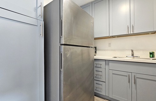 McCully - Moiliili Apartment | Waikiki Studio Apartment with great Ala Wai Canal Views