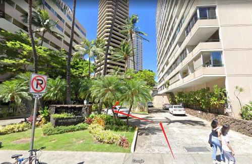 Waikiki Apartment | Waikiki Studio Steps to Beach-Mall Free Parking-WiFi