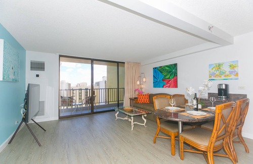 Diamond Head - Kapahulu - St. Louis Apartment | Waikiki Sunset * Newly Renovated * Parking * Diamond Head Ocean Views *