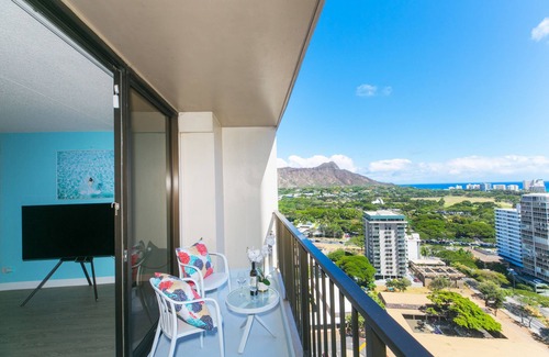 Diamond Head - Kapahulu - St. Louis Apartment | Waikiki Sunset * Newly Renovated * Parking * Diamond Head Ocean Views *